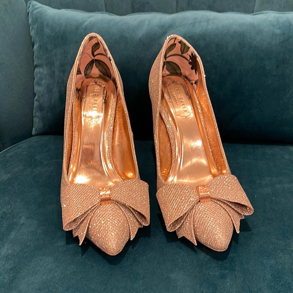 Ted Baker rose gold glitter bow high heel pumps size 37.5 US size 7.5